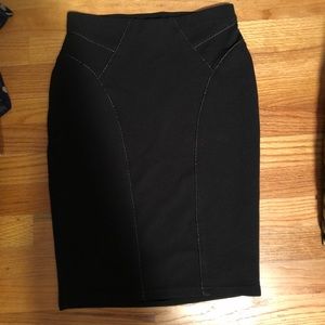 Fitted black skirt